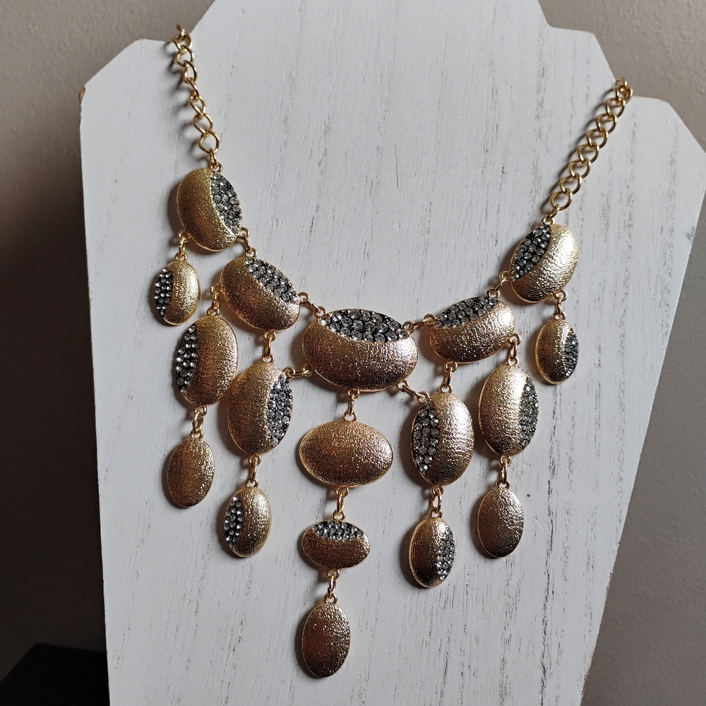 Beautiful Textured Gold And Rhinestone Statement Necklace - Picture 2 of 5